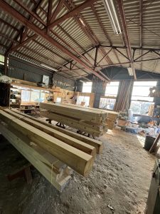 日本伝統工法による土壁、石場建ての刻み加工中です。
