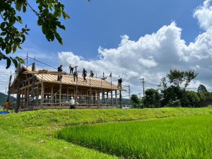 伝統工法　石場建て　木組みの家が上棟しました。